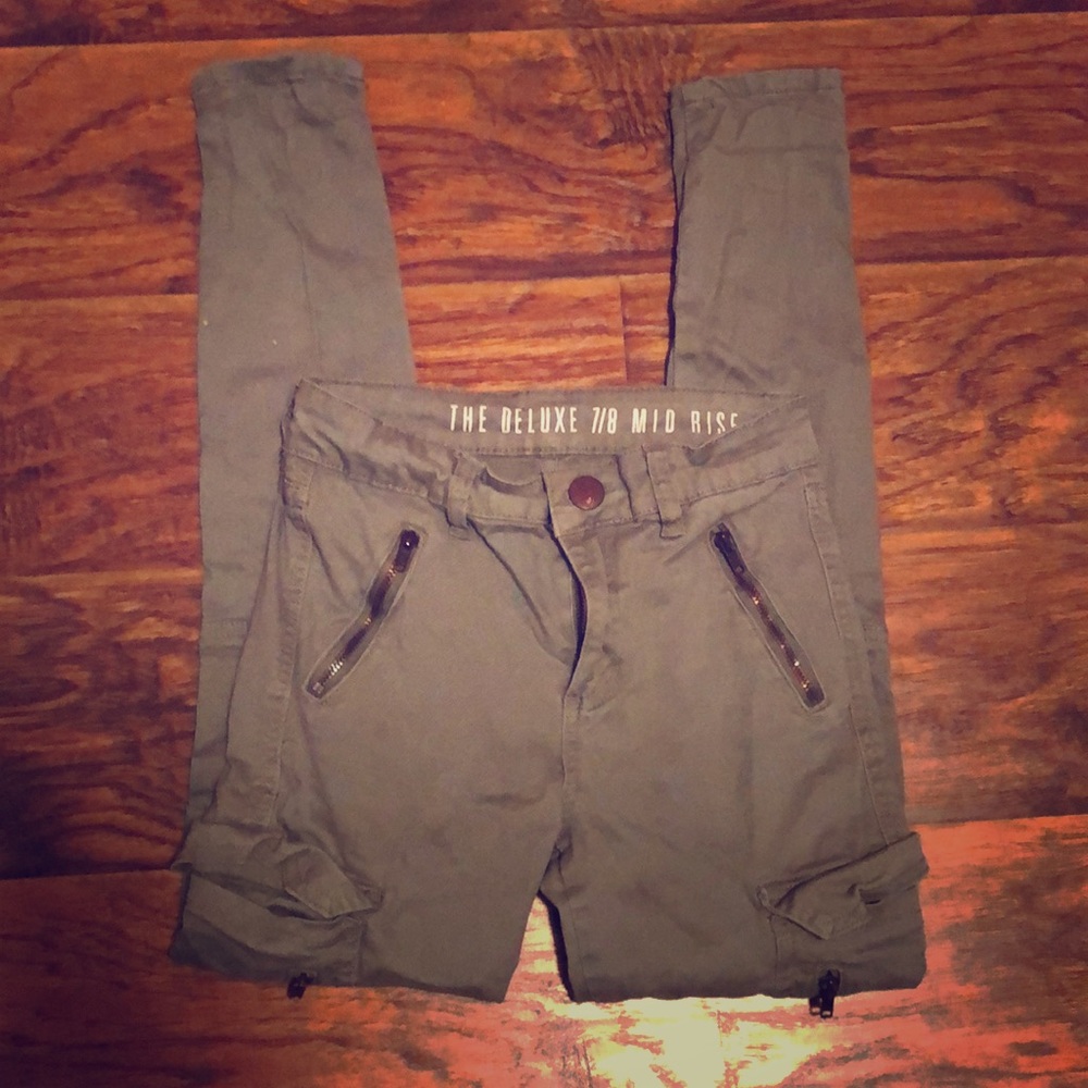 The Deluxe 7/8 Mid Rise Green Cargo pants